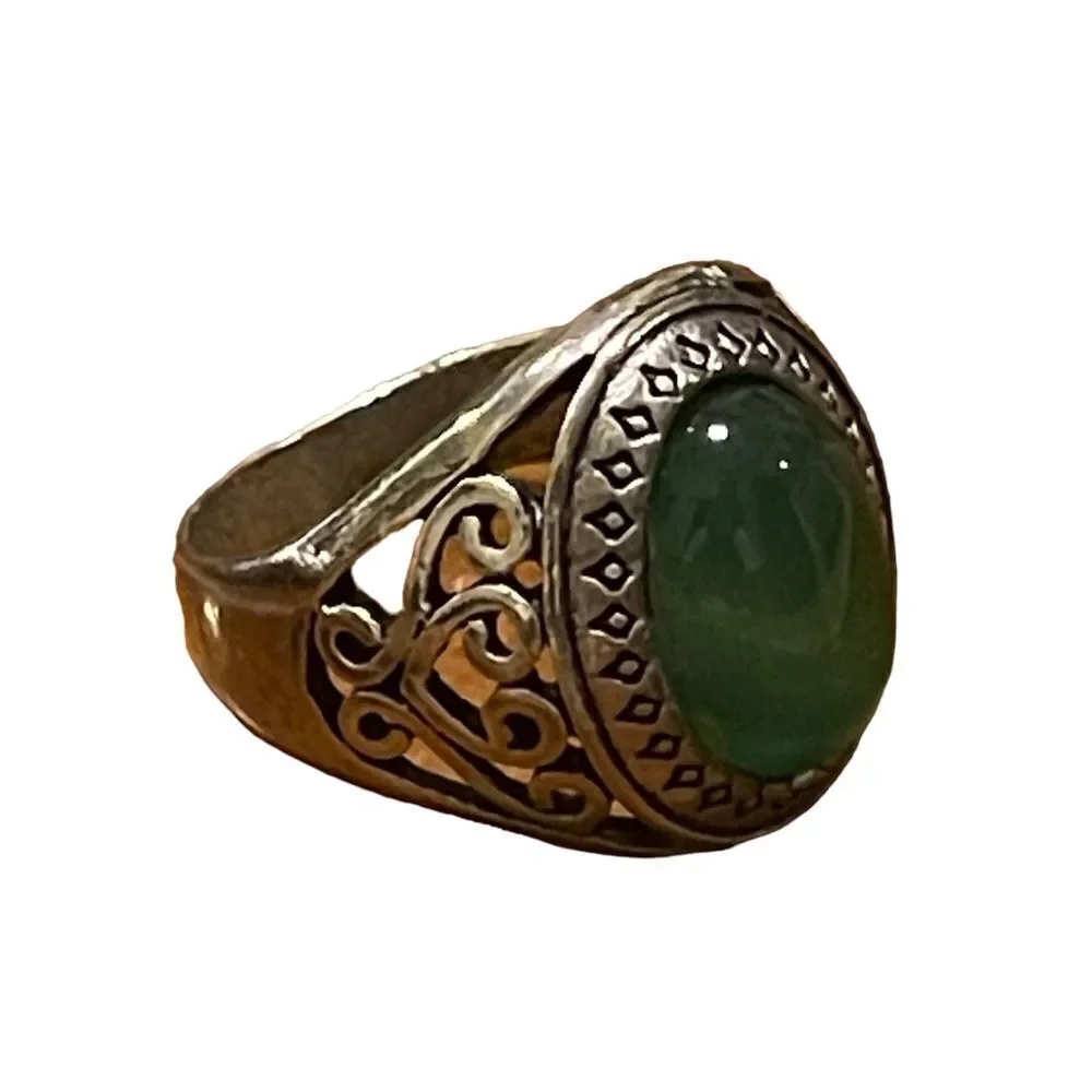 Costume jewelry silver tone ring with green center stone size 10
